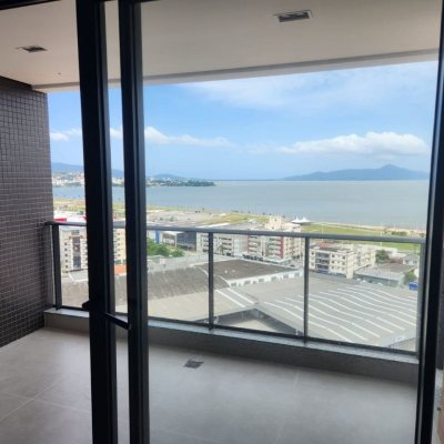 Apartamentos com 77m², 2 quartos, 1 suíte, 2 garagens, no bairro Kobrasol em São José