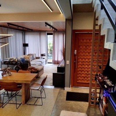 Casa Residencial com 180m², 3 quartos, 1 suíte, 2 garagens, no bairro Rio Tavares em Florianópolis