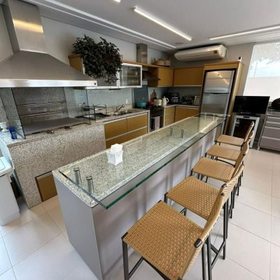 Casa Residencial com 560m², 5 quartos, 5 suítes, 8 garagens, no bairro Cachoeira Do Bom Jesus em Florianópolis