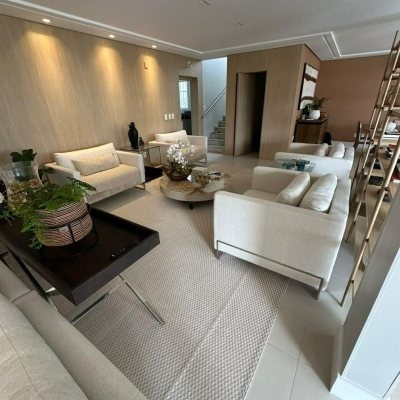 Casa Residencial com 560m², 5 quartos, 5 suítes, 8 garagens, no bairro Cachoeira Do Bom Jesus em Florianópolis