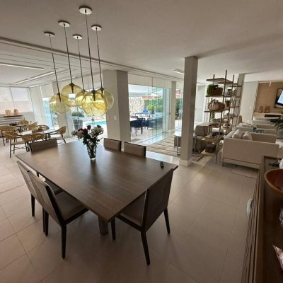 Casa Residencial com 560m², 5 quartos, 5 suítes, 8 garagens, no bairro Cachoeira Do Bom Jesus em Florianópolis