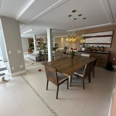 Casa Residencial com 560m², 5 quartos, 5 suítes, 8 garagens, no bairro Cachoeira Do Bom Jesus em Florianópolis