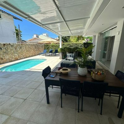 Casa Residencial com 560m², 5 quartos, 5 suítes, 8 garagens, no bairro Cachoeira Do Bom Jesus em Florianópolis