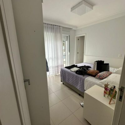 Casa Residencial com 560m², 5 quartos, 5 suítes, 8 garagens, no bairro Cachoeira Do Bom Jesus em Florianópolis