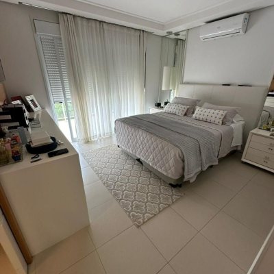 Casa Residencial com 560m², 5 quartos, 5 suítes, 8 garagens, no bairro Cachoeira Do Bom Jesus em Florianópolis