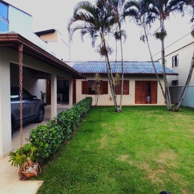 Casa Residencial com 165m², 3 quartos, 2 garagens, no bairro Jardim Eldorado em Palhoça