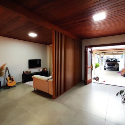 Casa Residencial com 165m², 3 quartos, 2 garagens, no bairro Jardim Eldorado em Palhoça