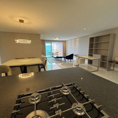 Apartamentos com 165m², 2 quartos, 2 suítes, 2 garagens, no bairro Agronômica em Florianópolis