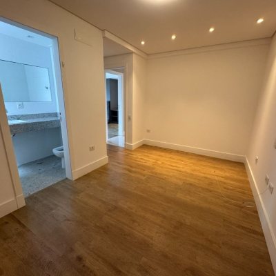 Apartamentos com 165m², 2 quartos, 2 suítes, 2 garagens, no bairro Agronômica em Florianópolis