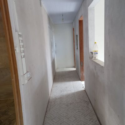 Galpão/Loja com 200m², 18 garagens, no bairro São João Do Rio Vermelho em Florianópolis