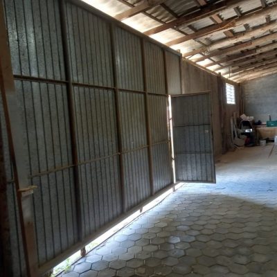 Galpão/Loja com 200m², 18 garagens, no bairro São João Do Rio Vermelho em Florianópolis