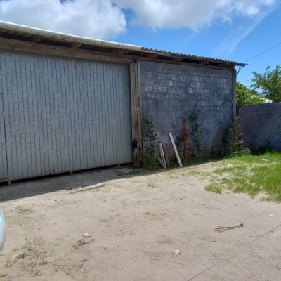 Galpão/Loja com 200m², 18 garagens, no bairro São João Do Rio Vermelho em Florianópolis
