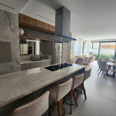 Apartamentos com 100m², 2 quartos, 2 suítes, 1 garagem, no bairro Coqueiros em Florianópolis