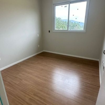 Casa Residencial com 156m², 3 quartos, 1 suíte, 2 garagens, no bairro São João Do Rio Vermelho em Florianópolis