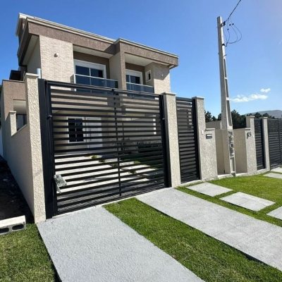 Casa Residencial com 156m², 3 quartos, 1 suíte, 2 garagens, no bairro São João Do Rio Vermelho em Florianópolis