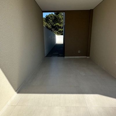 Casa Residencial com 156m², 3 quartos, 1 suíte, 2 garagens, no bairro São João Do Rio Vermelho em Florianópolis