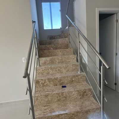 Casa Residencial com 156m², 3 quartos, 1 suíte, 2 garagens, no bairro São João Do Rio Vermelho em Florianópolis