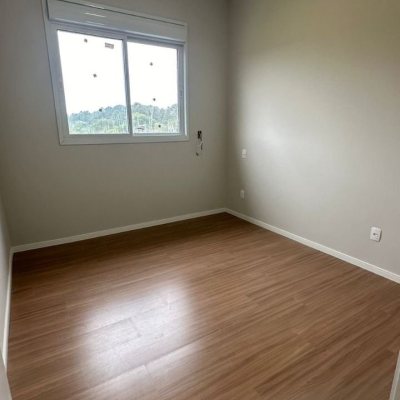 Casa Residencial com 156m², 3 quartos, 1 suíte, 2 garagens, no bairro São João Do Rio Vermelho em Florianópolis