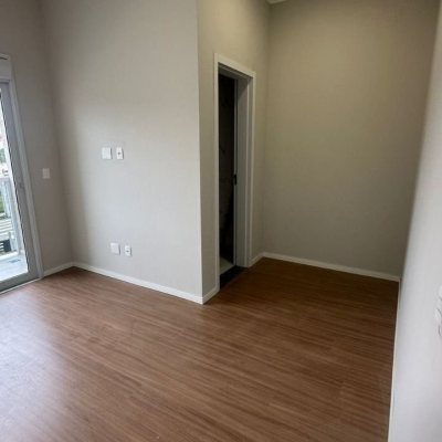 Casa Residencial com 156m², 3 quartos, 1 suíte, 2 garagens, no bairro São João Do Rio Vermelho em Florianópolis