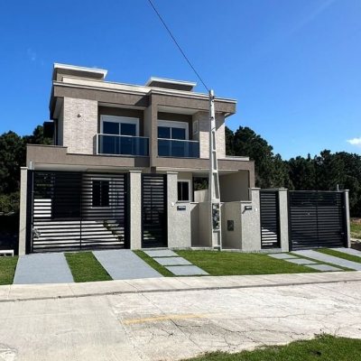 Casa Residencial com 156m², 3 quartos, 1 suíte, 2 garagens, no bairro São João Do Rio Vermelho em Florianópolis