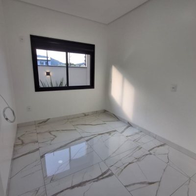 Casa Residencial com 112m², 3 quartos, 1 suíte, 2 garagens, no bairro Potecas em São José