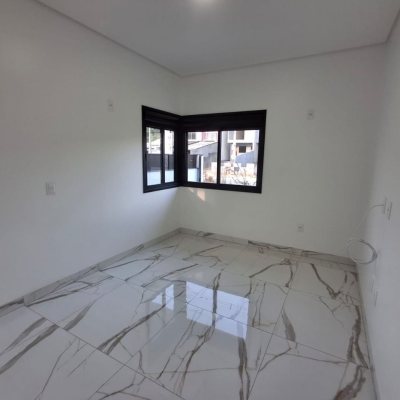 Casa Residencial com 112m², 3 quartos, 1 suíte, 2 garagens, no bairro Potecas em São José