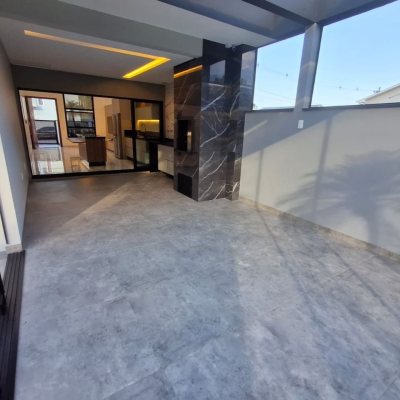 Casa Residencial com 112m², 3 quartos, 1 suíte, 2 garagens, no bairro Potecas em São José