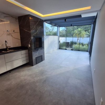 Casa Residencial com 112m², 3 quartos, 1 suíte, 2 garagens, no bairro Potecas em São José