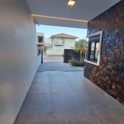 Casa Residencial com 112m², 3 quartos, 1 suíte, 2 garagens, no bairro Potecas em São José