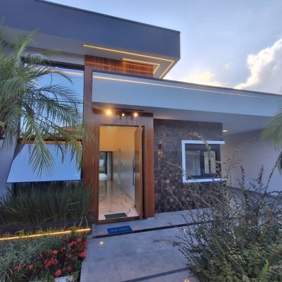 Casa Residencial com 112m², 3 quartos, 1 suíte, 2 garagens, no bairro Potecas em São José