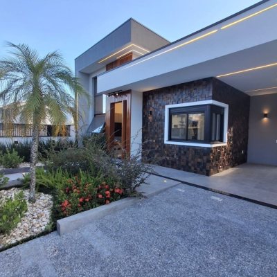 Casa Residencial com 112m², 3 quartos, 1 suíte, 2 garagens, no bairro Potecas em São José