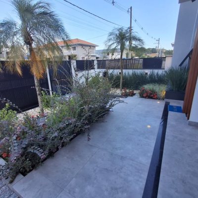 Casa Residencial com 112m², 3 quartos, 1 suíte, 2 garagens, no bairro Potecas em São José