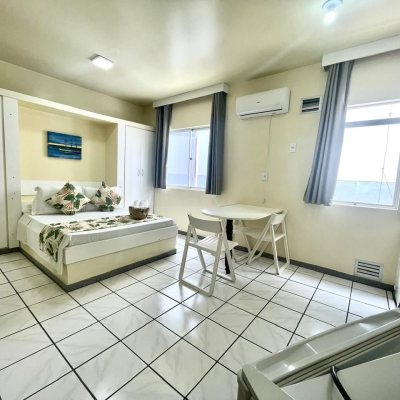 Pousada com 1084m², 21 quartos, 21 suítes, 18 garagens, no bairro Canasvieiras em Florianópolis