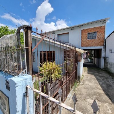 Casa Residencial/Comercial com 190m², 4 garagens, no bairro Areias em São José