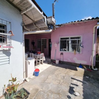 Casa Residencial/Comercial com 190m², 4 garagens, no bairro Areias em São José