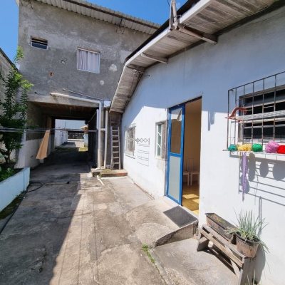 Casa Residencial/Comercial com 190m², 4 garagens, no bairro Areias em São José