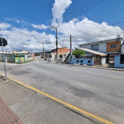Casa Residencial/Comercial com 190m², 4 garagens, no bairro Areias em São José