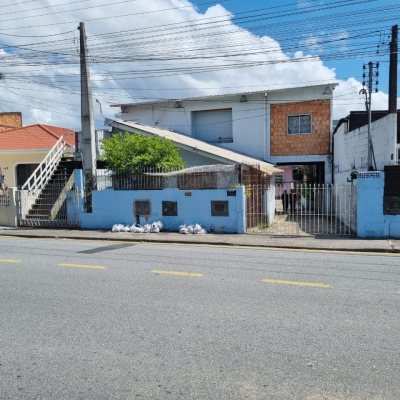 Casa Residencial/Comercial com 190m², 4 garagens, no bairro Areias em São José