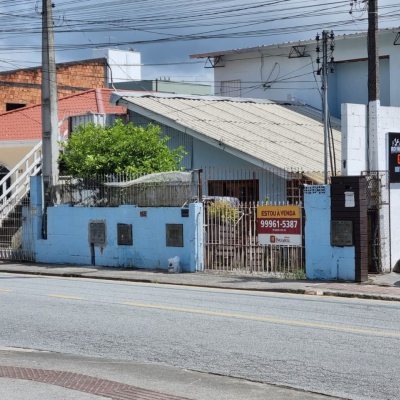 Casa Residencial/Comercial com 190m², 4 garagens, no bairro Areias em São José