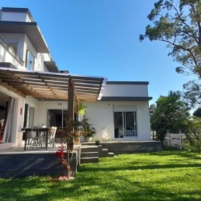 Casa Residencial com 190m², 2 quartos, 2 suítes, 2 garagens, no bairro Ponta Das Canas em Florianópolis