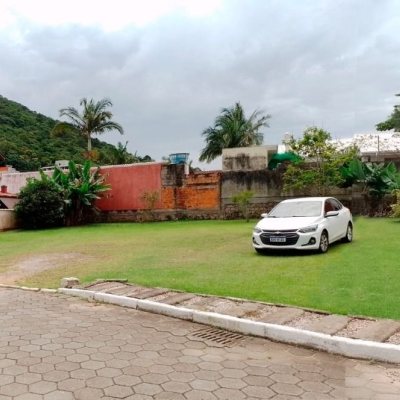 Terrenos Residenciais com 522m², no bairro Sambaqui em Florianópolis