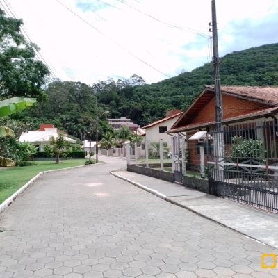 Terrenos Residenciais com 522m², no bairro Sambaqui em Florianópolis
