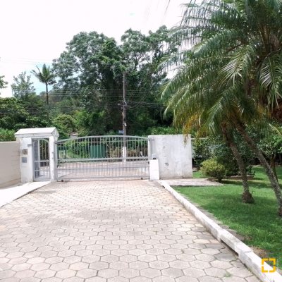 Terrenos Residenciais com 522m², no bairro Sambaqui em Florianópolis