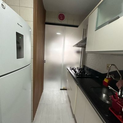 Apartamentos com 91m², 3 quartos, 1 suíte, 1 garagem, no bairro Coqueiros em Florianópolis