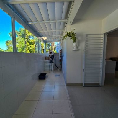 Casa Residencial com 92m², 2 quartos, 2 garagens, no bairro Serraria em São José