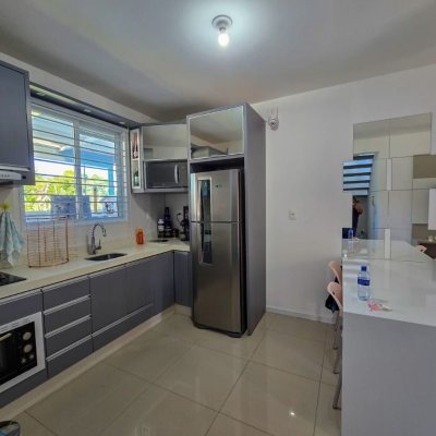 Casa Residencial com 92m², 2 quartos, 2 garagens, no bairro Serraria em São José