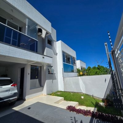 Casa Residencial com 92m², 2 quartos, 2 garagens, no bairro Serraria em São José