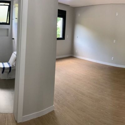 Casa Residencial com 200m², 3 quartos, 3 suítes, 4 garagens, no bairro Rio Tavares em Florianópolis