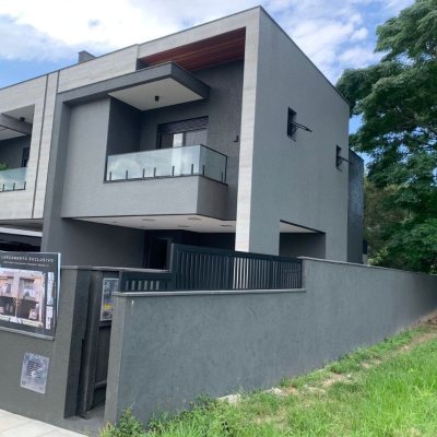 Casa Residencial com 200m², 3 quartos, 3 suítes, 4 garagens, no bairro Rio Tavares em Florianópolis