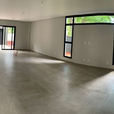 Casa Residencial com 200m², 3 quartos, 3 suítes, 4 garagens, no bairro Rio Tavares em Florianópolis